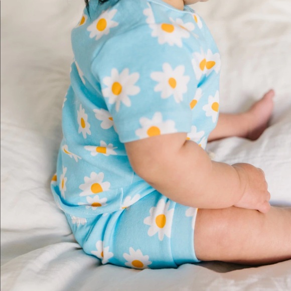 NWT Daisy Shorts Set 12 Months - Picture 2 of 7